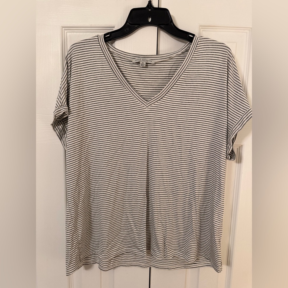 Striped V-Neck Tee - White & Black🤍🖤